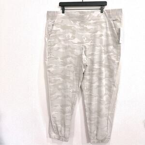 Athleta Brooklyn Jogger Beige Camo High Rise Athletic Pants in Abalone Gray - 24